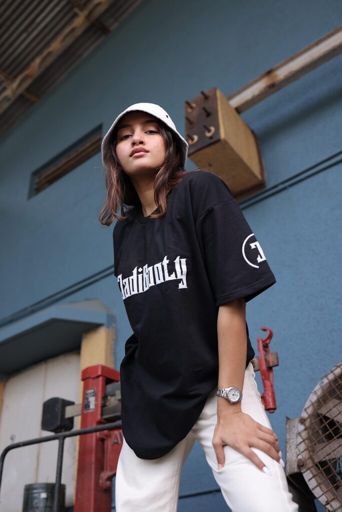 5 powerful ways to fix oversized t-shirts.
