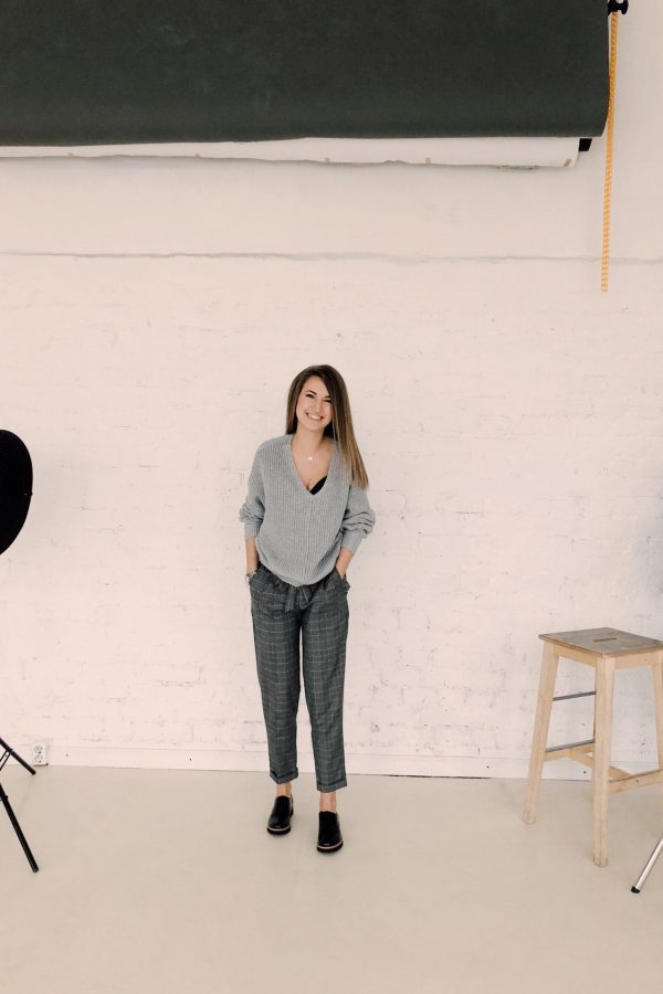 photo-of-woman-wearing-gray-sweater-1029810.jpg photo-of-woman-wearing-gray-sweater-1029810.jpg